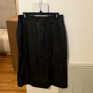 SPANX Elegant Black Midi Skirt